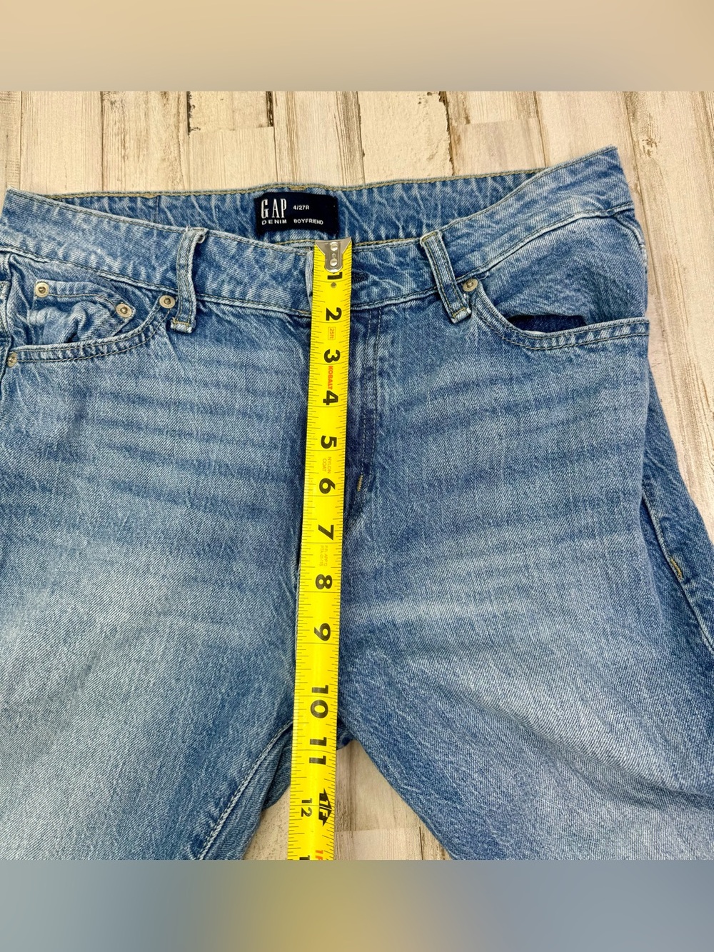 GAP Women’s Boyfriend Fit Jeans 4/27R (30x24) Blue Medium Wash Denim - Picture 8 of 12